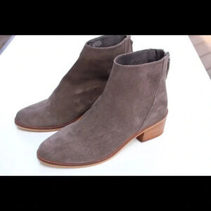 NWOT Steve Madden Legally ankle boots